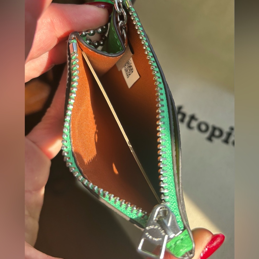 Authentic COACHTOPIA Green Leather zip top Card Holder with keychain - Picture 9 of 9